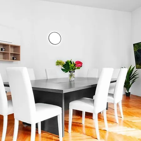 Exclusive 3 Bedrooms Apartment * מילאנו